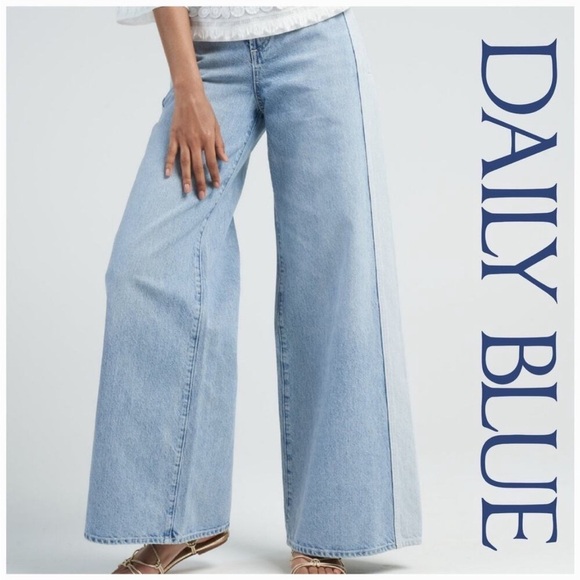 Daily Blue Back Pocketless 90s Easy Wide Leg Jean in Pacific Light Denim NEW - Picture 2 of 16